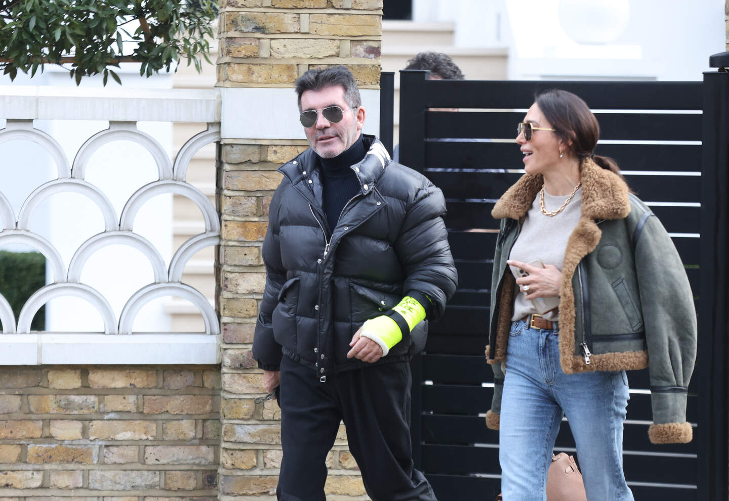 Simon Cowell gives thumbs-up after injuring arm in electric bike ...