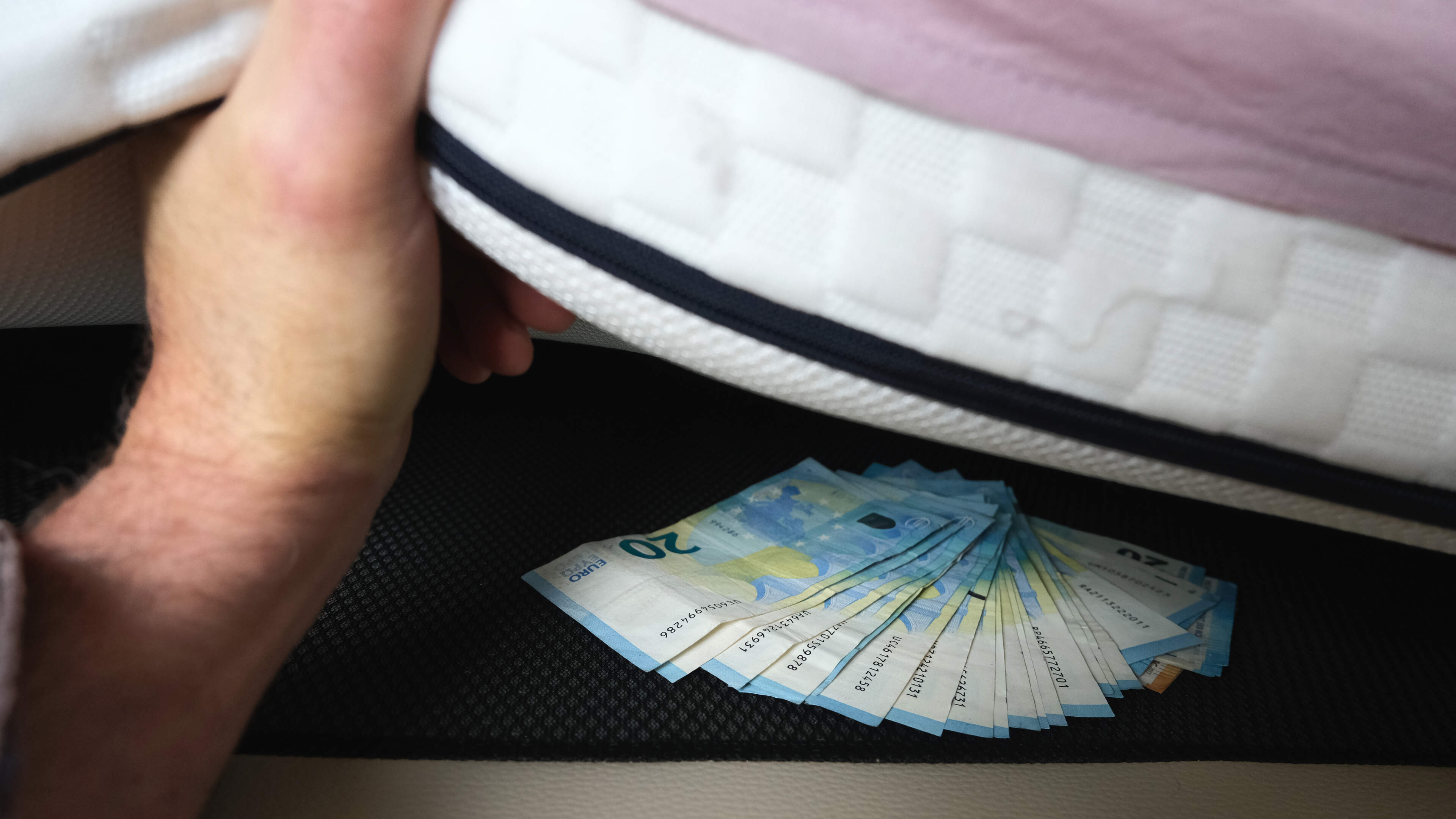 Unemployed man (23) with no income found with €12k cash stashed under mattress