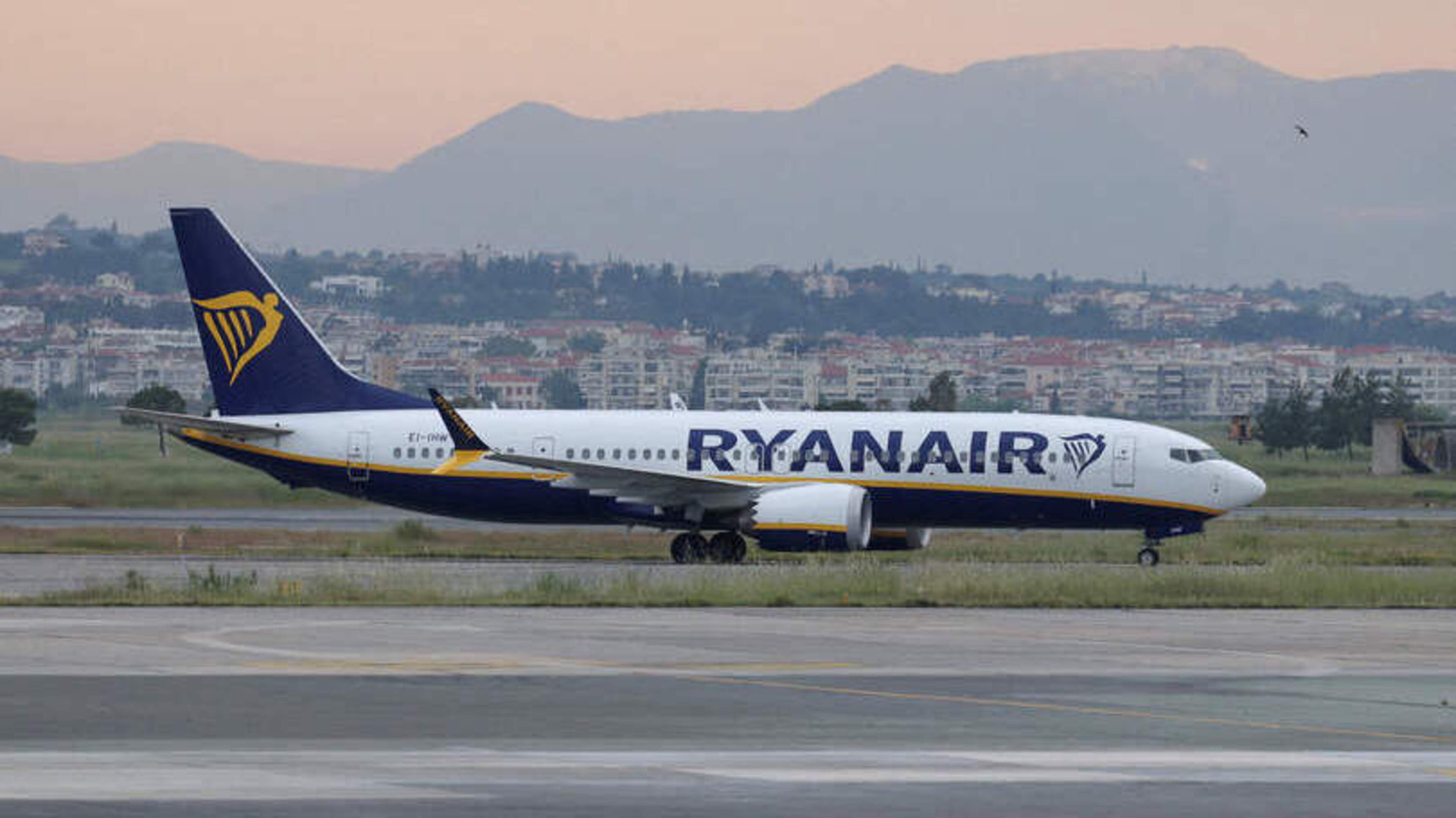 Ryanair condemns ‘stupidity’ of alleged arson attack on properties housing staff in Dublin