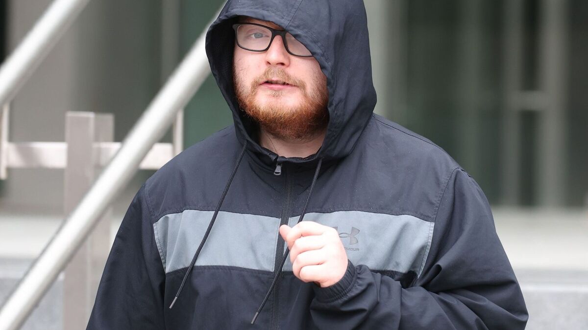 Jamie Robinson: Dublin rioter caught looting cigarettes from Gala store ...