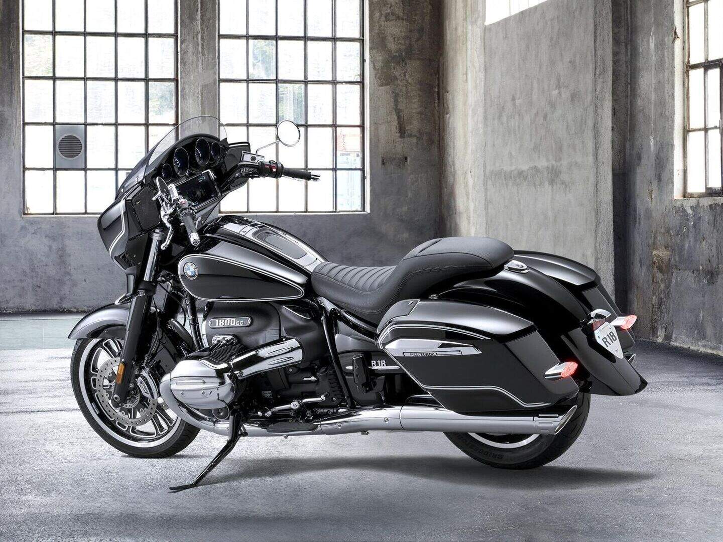 BMW R18 gets the American tourer treatment with Transcontinental and B ...