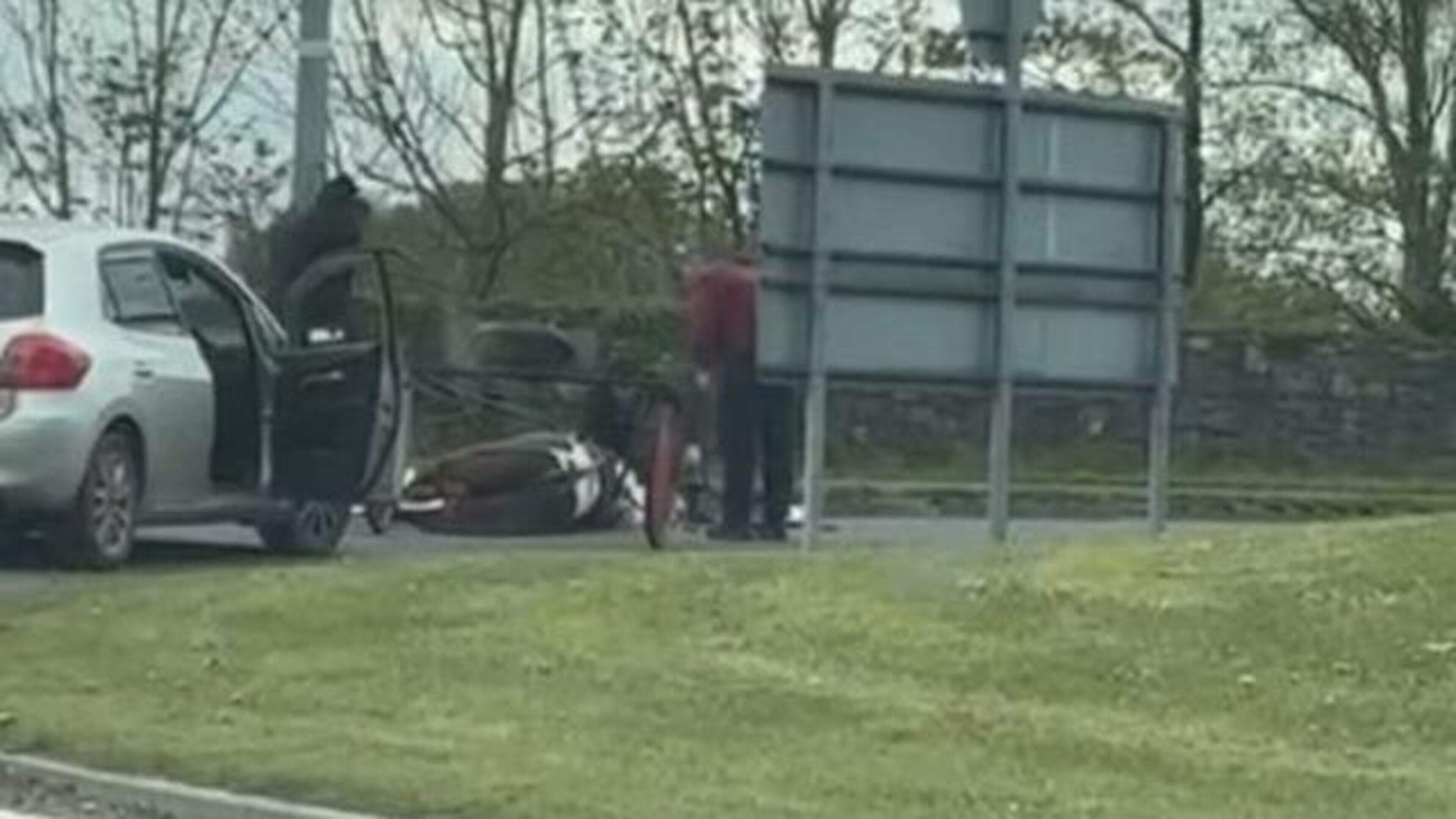 Shocking video shows horse in collapsed state at busy Tipperary roundabout
