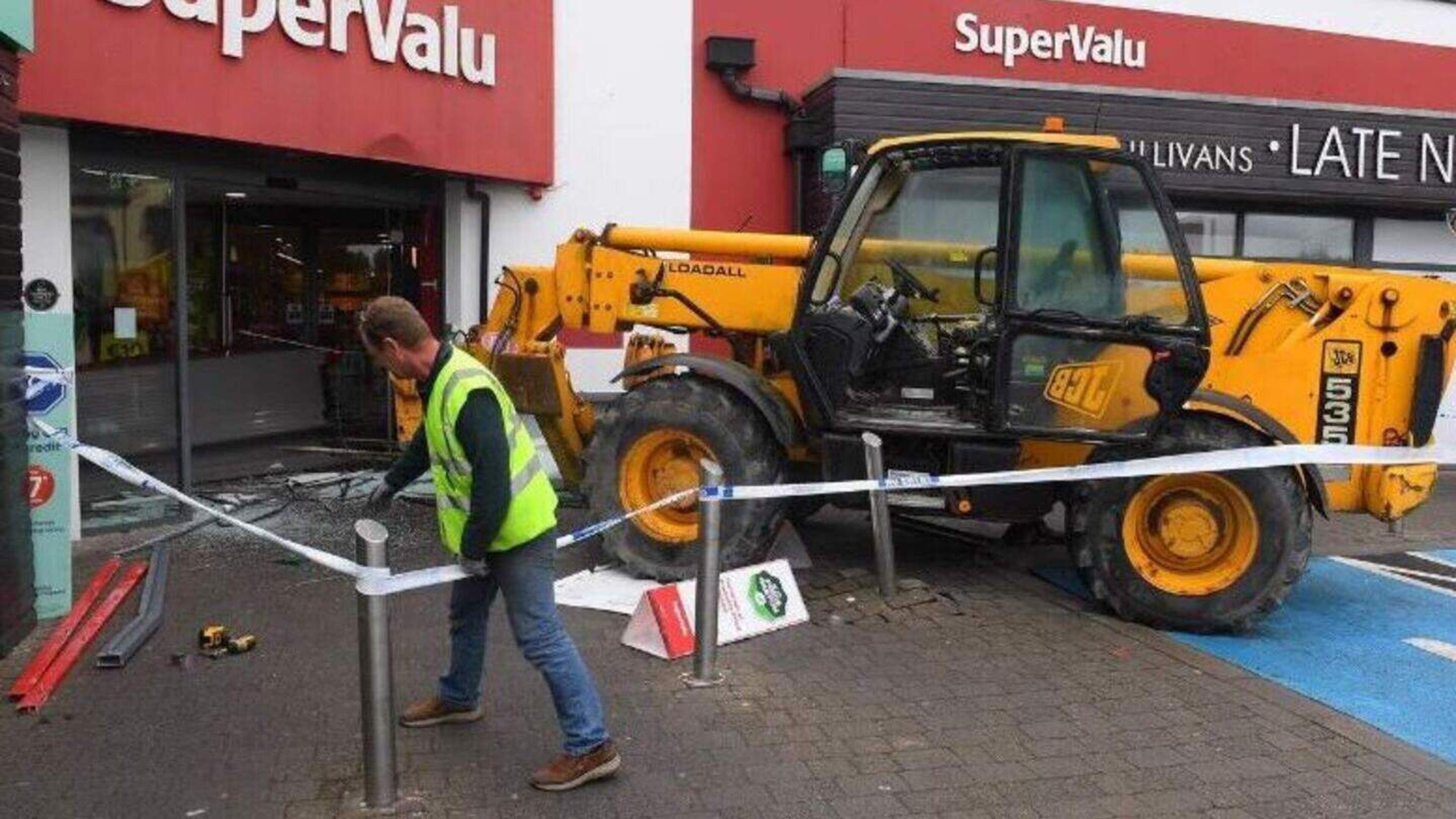 Cork supermarket ‘extremely fortunate’ after being smashed by JCB in attempted ATM robbery