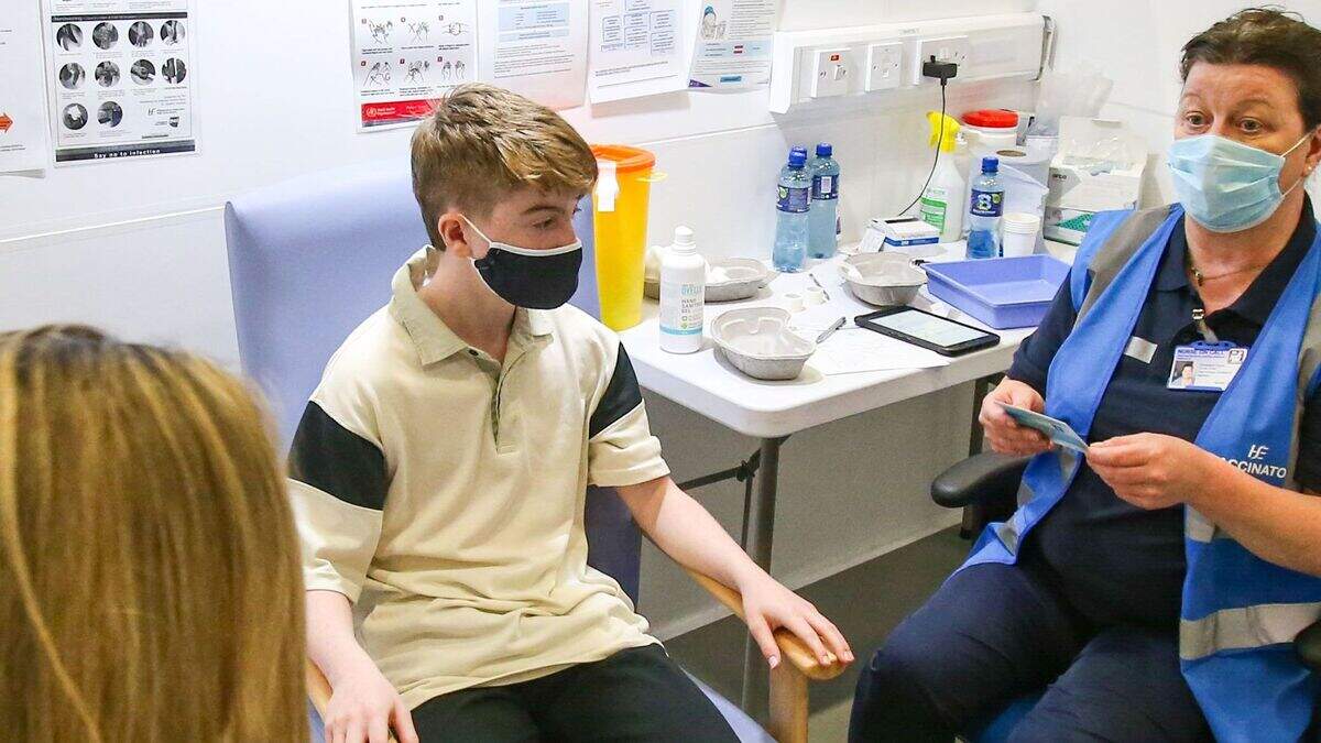 Queues at vaccine centres as children in Ireland receive jabs | Crime World