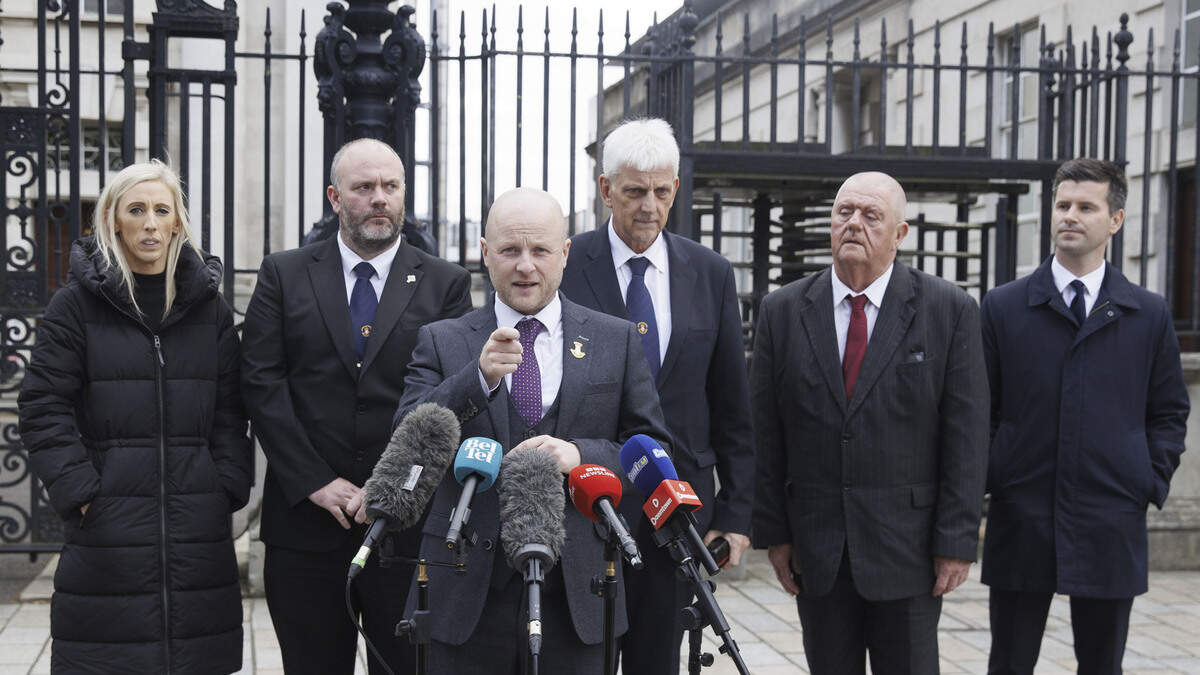 Paramilitaries battle to keep lid on loyalist fury as Drumcree ban sparks tense stalemate
