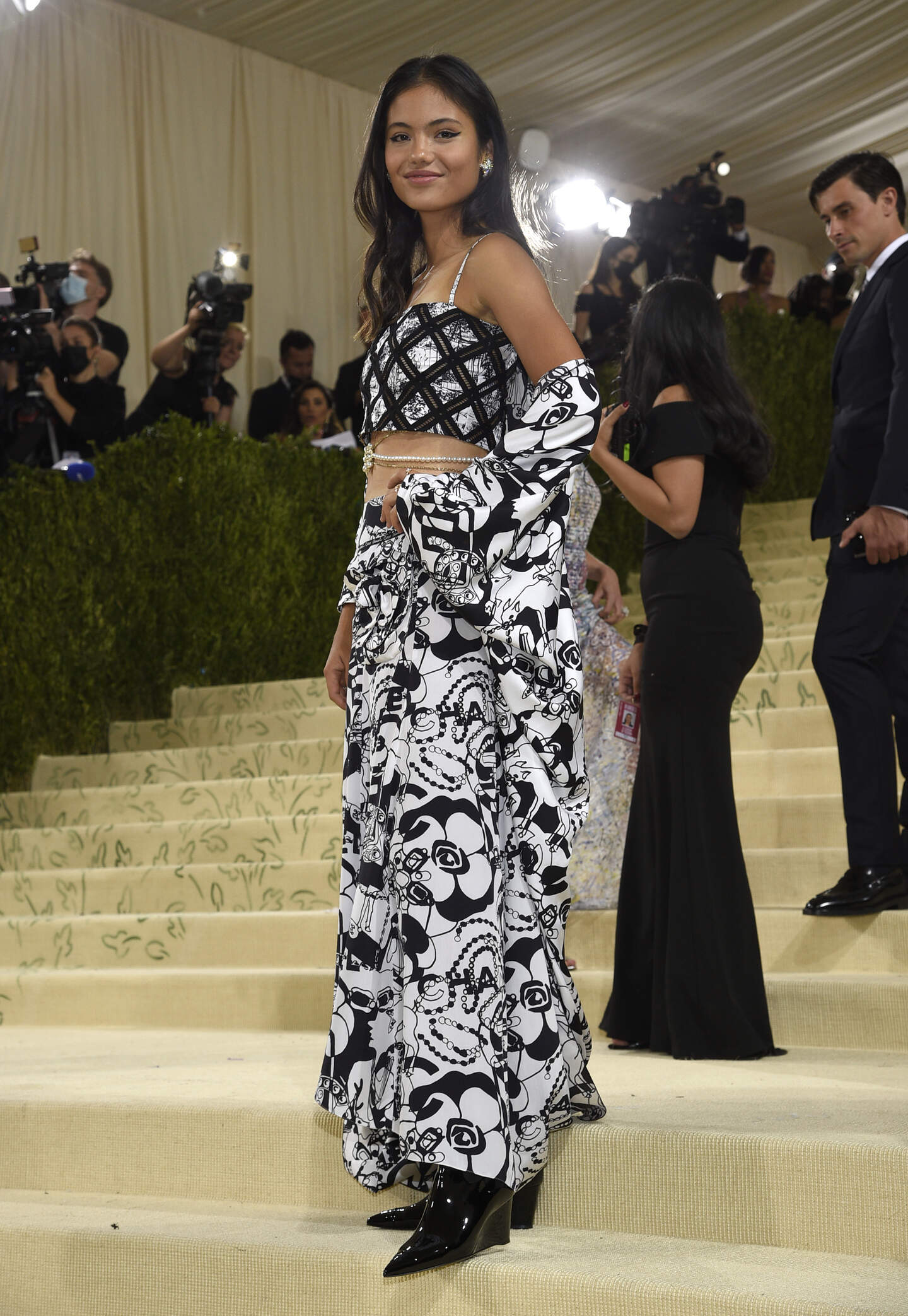 Emma Raducanu rubs shoulders with A-list celebrities at the Met Gala |  Crime World