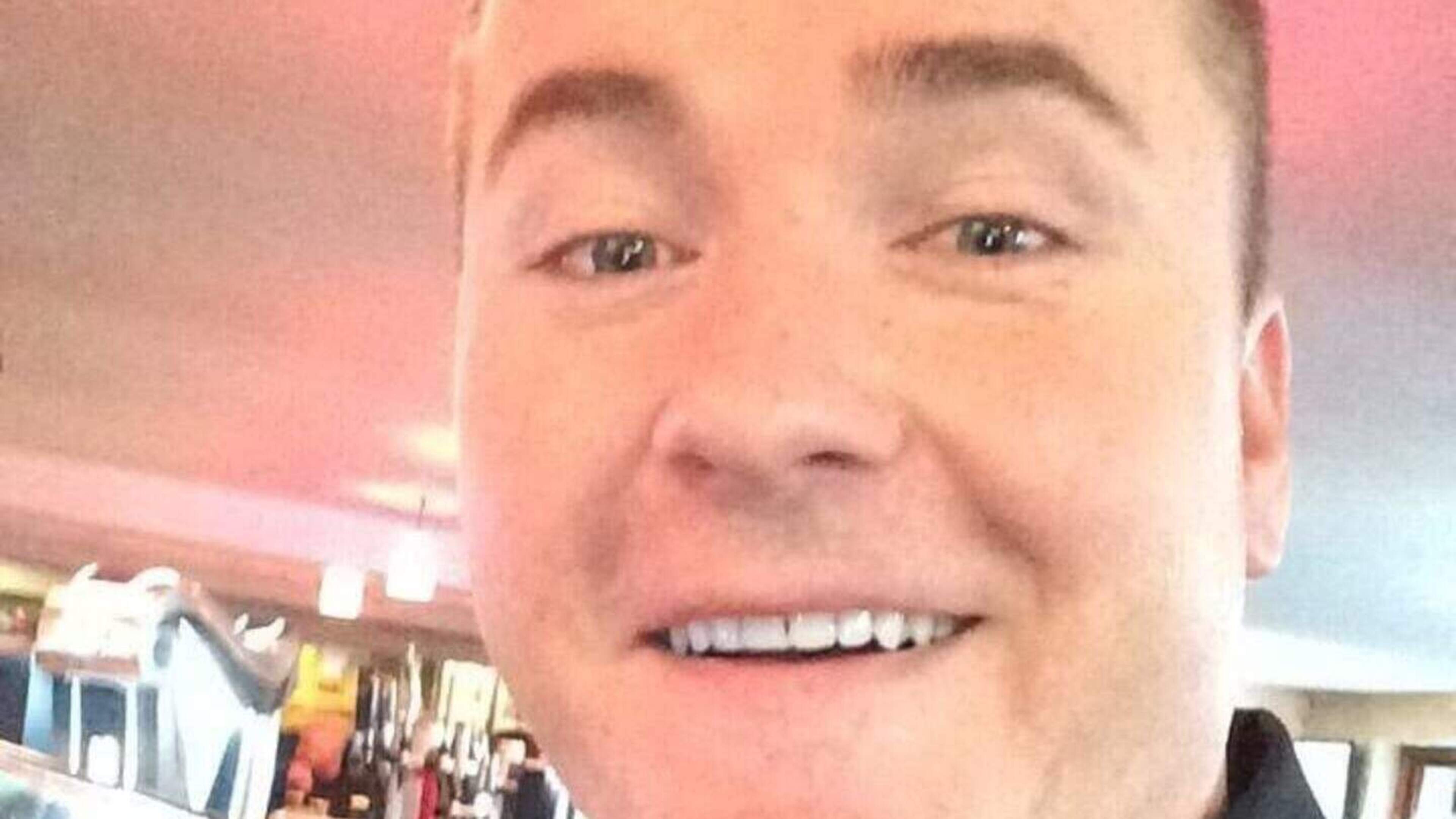 Pervert who sent intimate pics to girl while on bender is barred from pub for taking cocaine