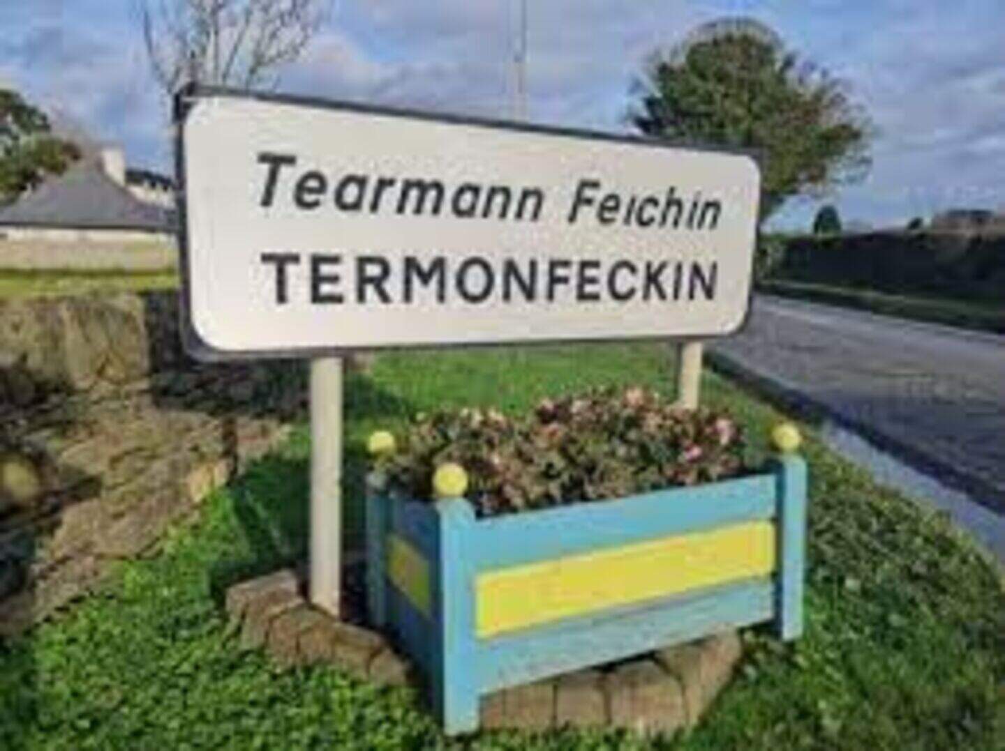 Thieves rob road signs from Co Louth village to sell on black market ...