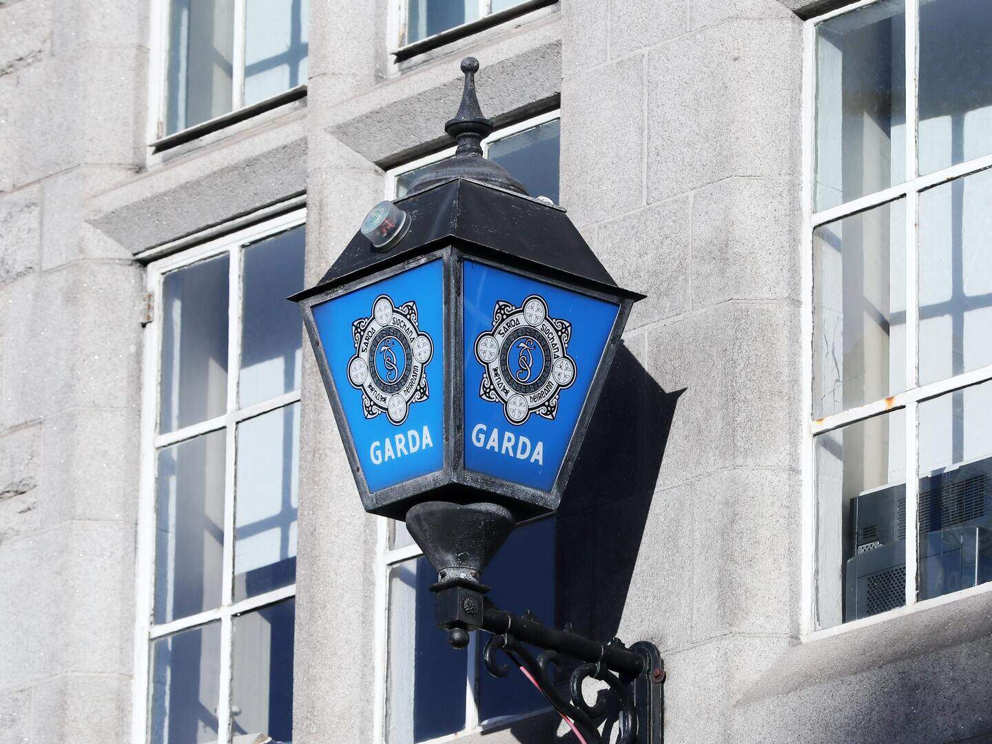 Man arrested as gardai seize €80,000 worth of drugs in Cork | Crime World