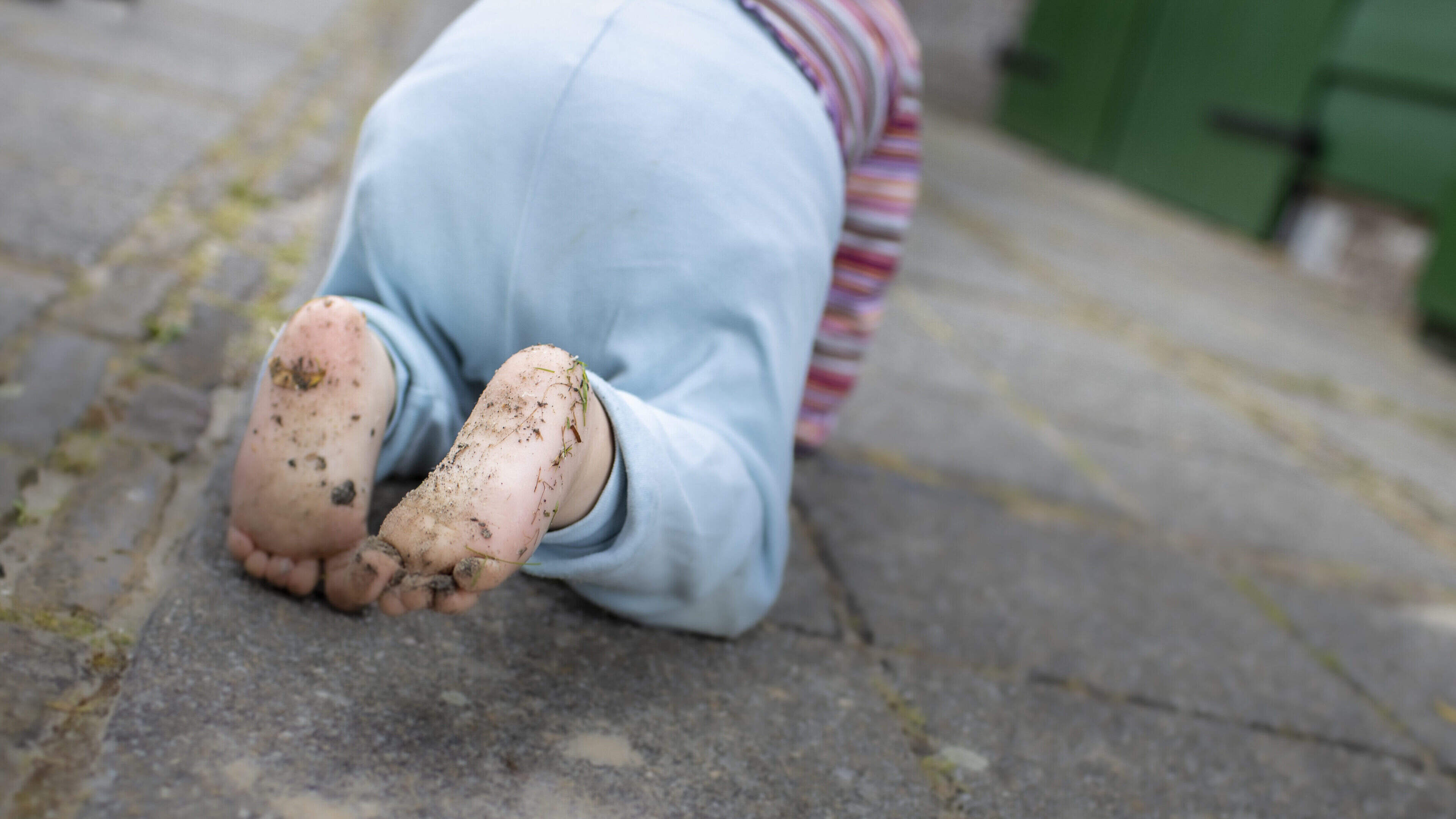 Parents guilty of neglect as toddler wandered Dublin street alone ‘with no shoes and full nappy’