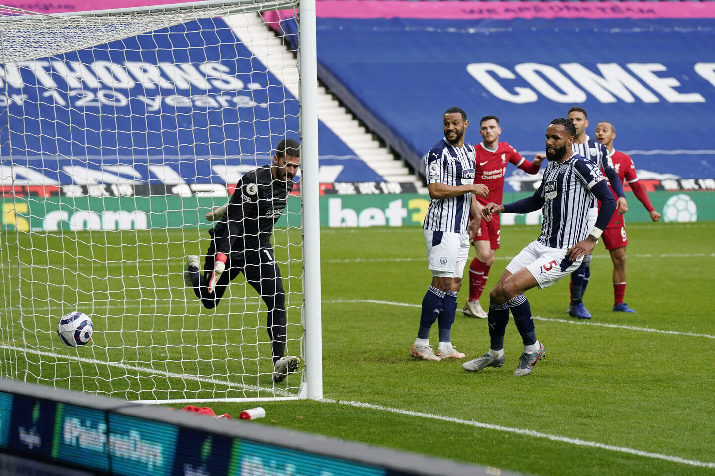 Goalkeeper Alisson heads in dramatic winner as Liverpool stay in top ...