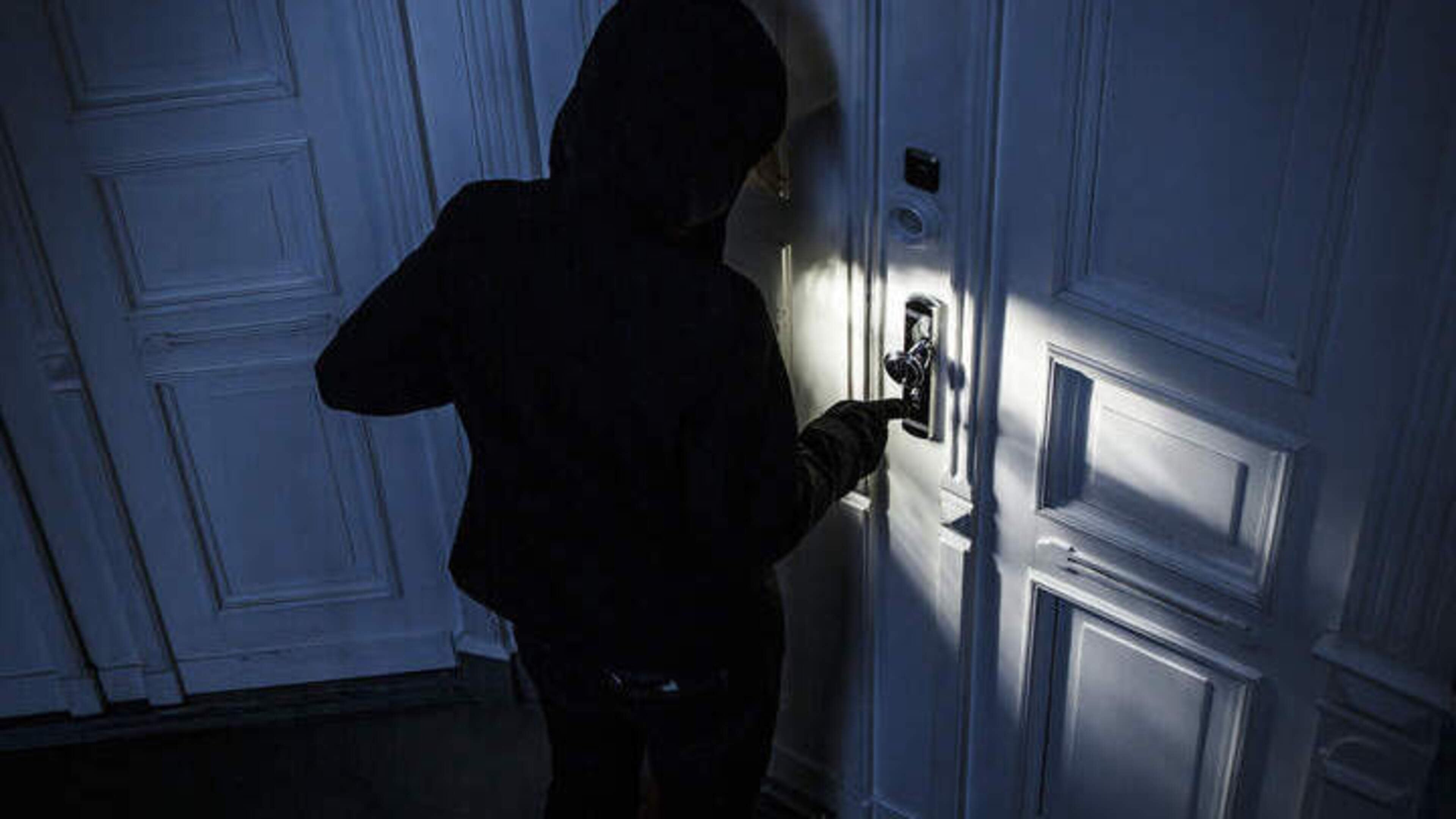 Man and woman (40s) arrested by gardaí investigating spate of burglaries in South Dublin