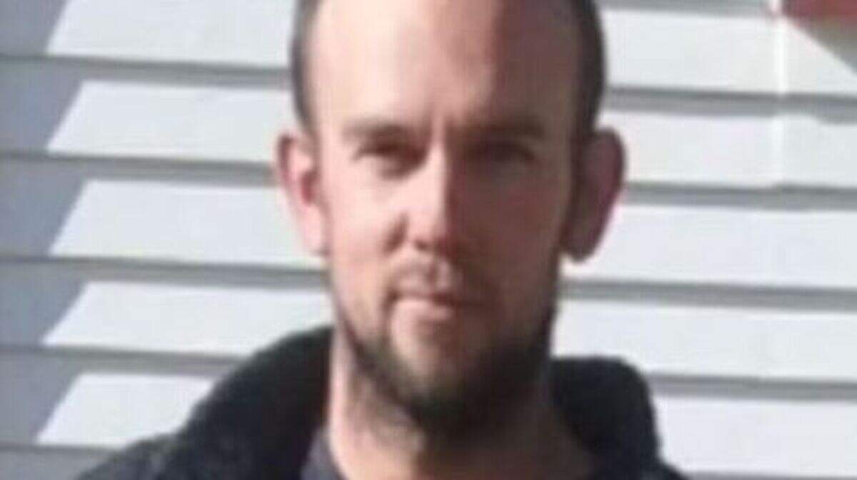 Tom Phillips: New Zealand fugitive father on the run with children for ...