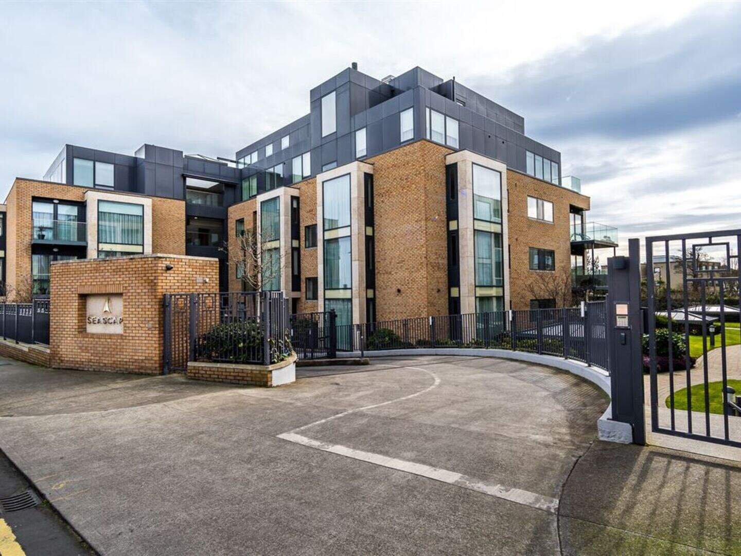 Excited Morah Ryan moves into new Clontarf apartment to stay close to ...