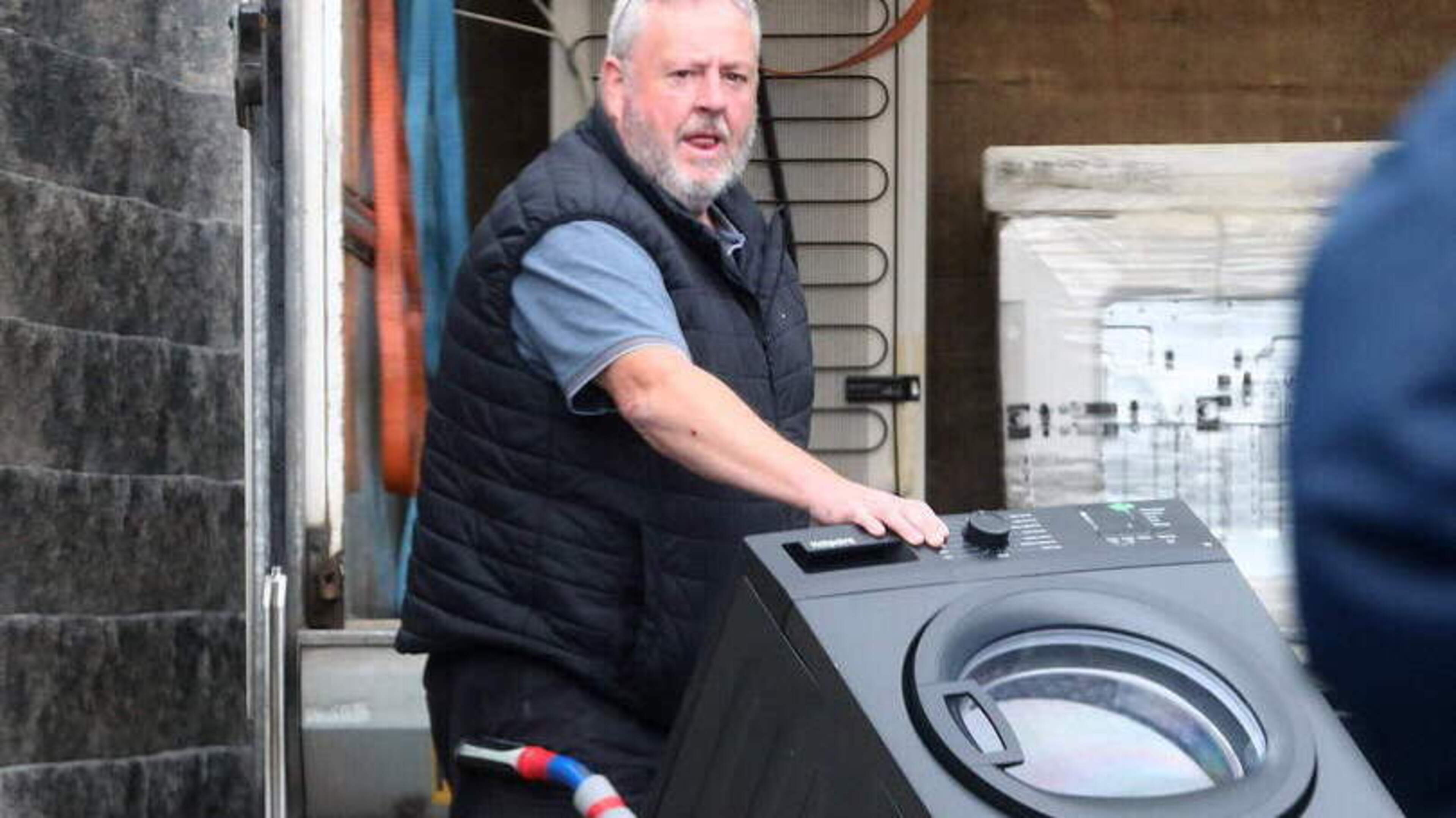 Investor who lost £10k to fraudster ‘Fat George’ says he should be banned from business