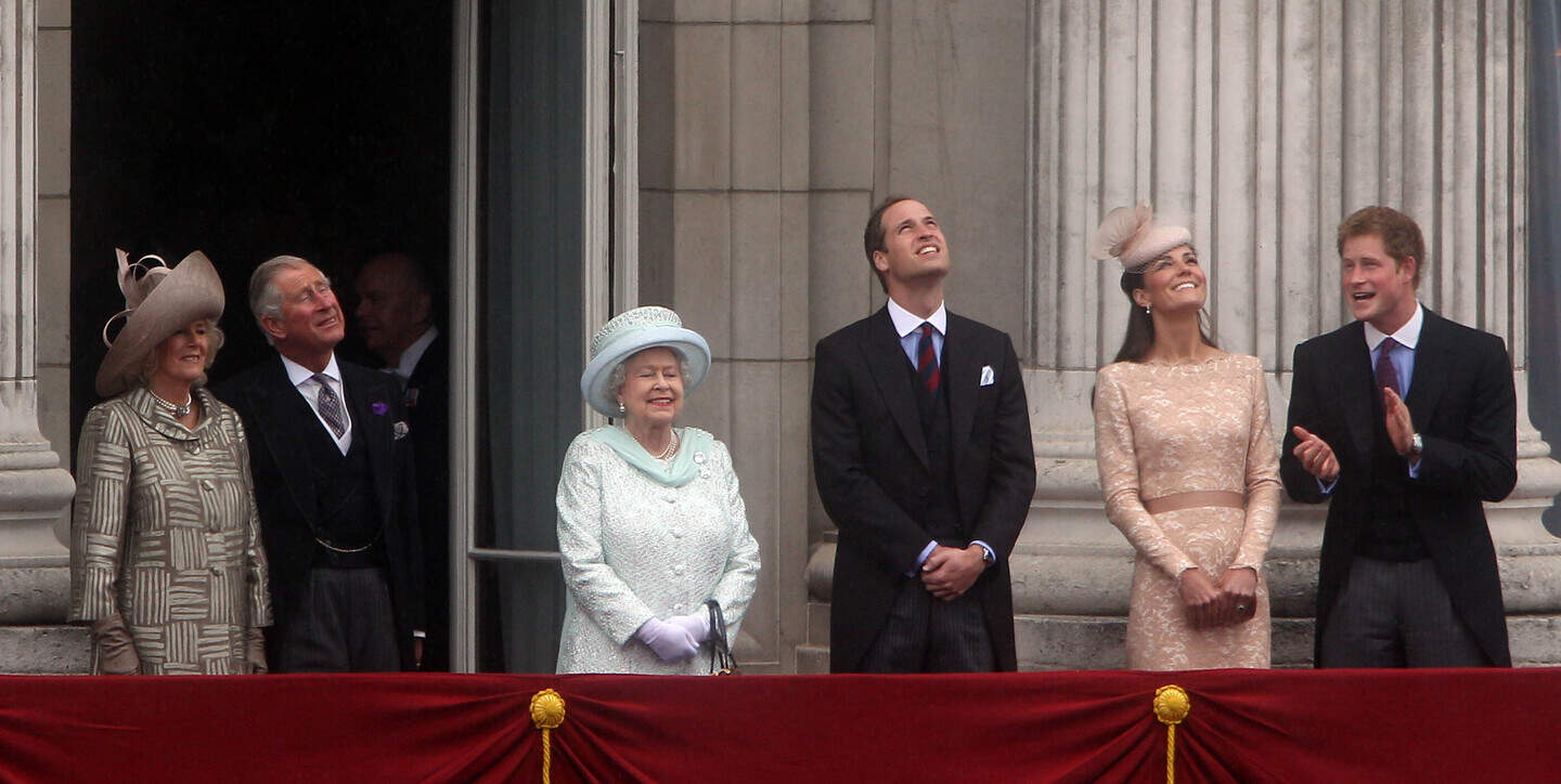 Platinum Jubilee: Queen joined by ‘magnificent seven’ on Palace balcony ...