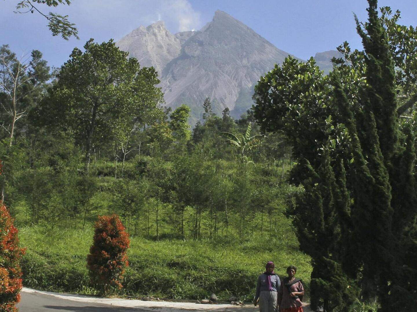 Indonesia raises danger level for volcano on island of Java | Crime World