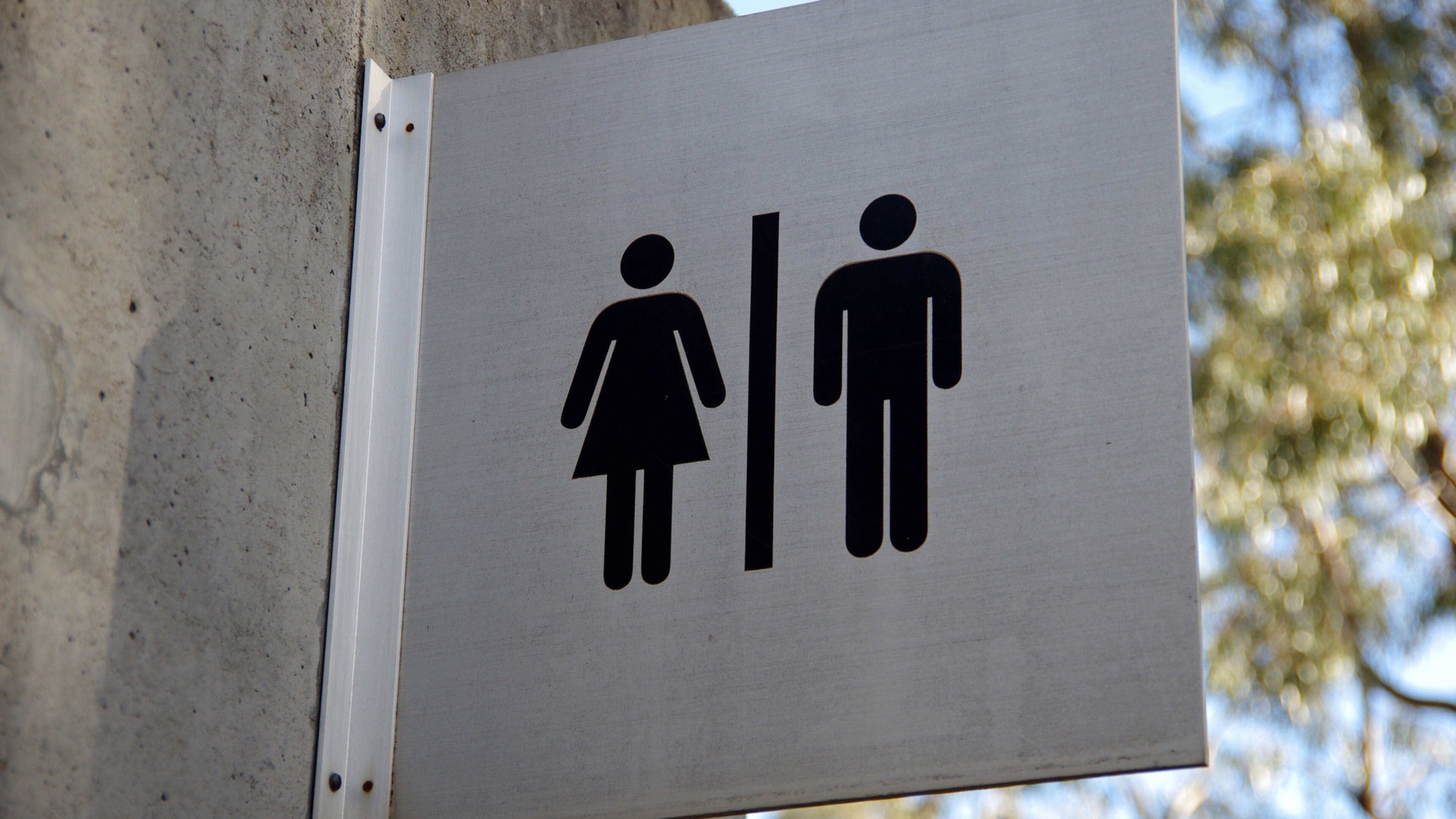 Mum ‘lost plot’ after dealer said he’d wipe sons’ debt if she followed him into toilets, court told
