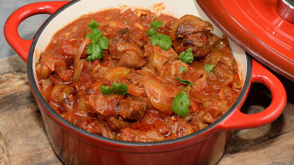 Kevin Dundon shows us how to make a lamb rogan josh Indian curry in ...