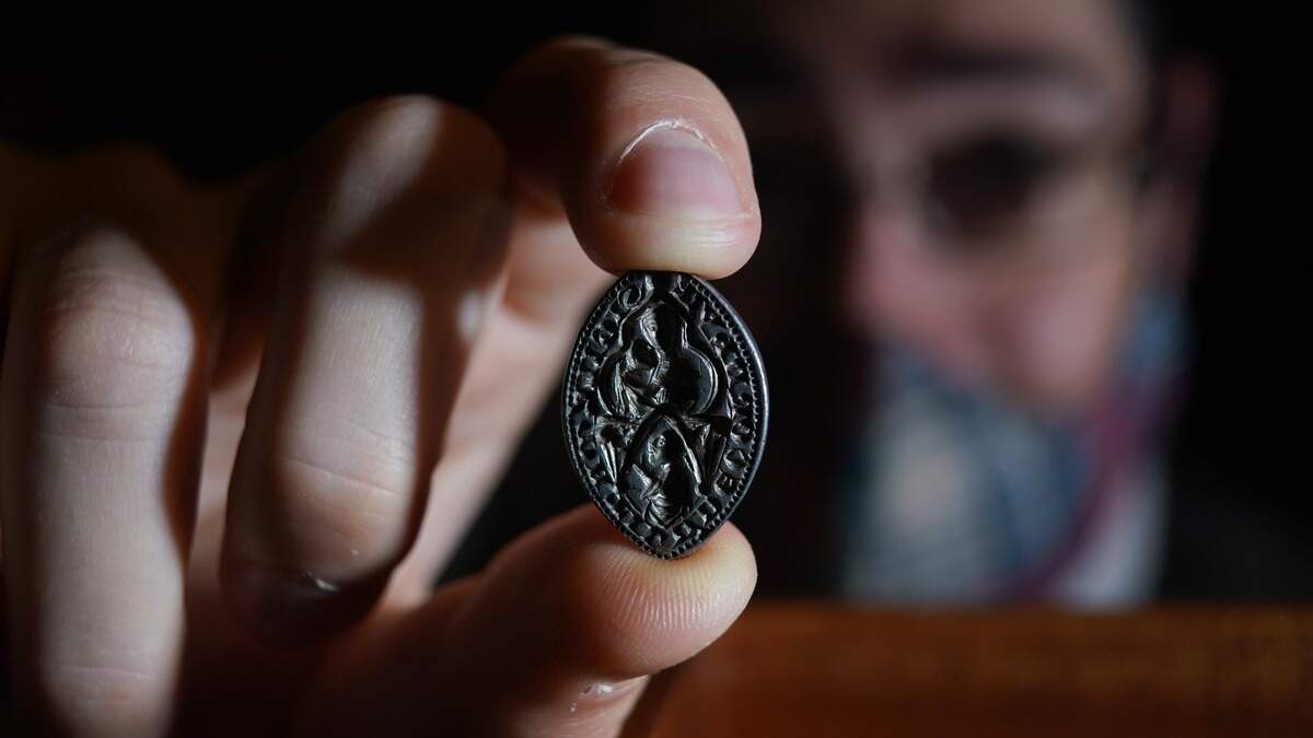 Treasure finders praised for ‘generous gesture’ of waiving right to ...