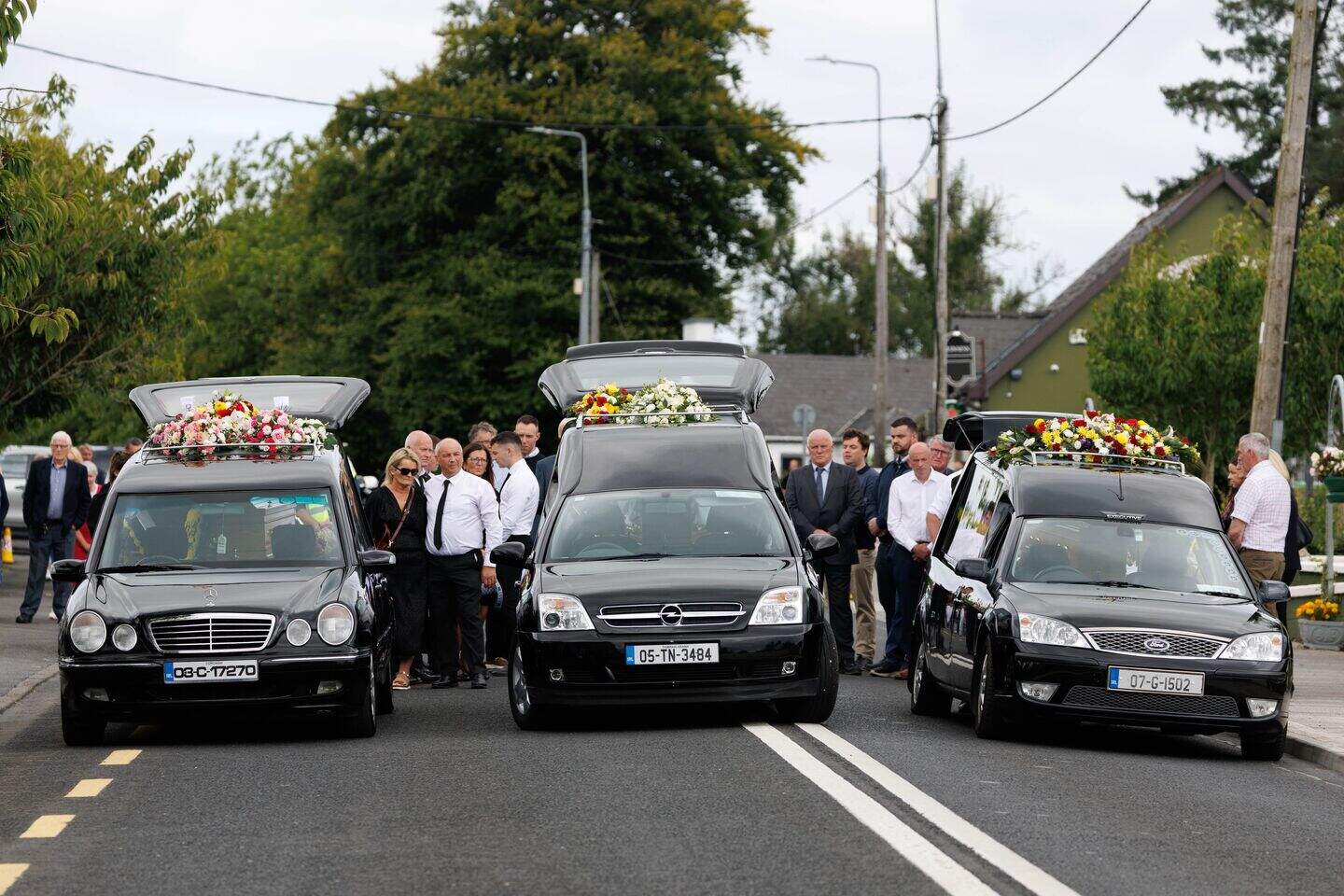 Vanessa Whyte: Hundreds line the streets ahead of funerals of mum and ...